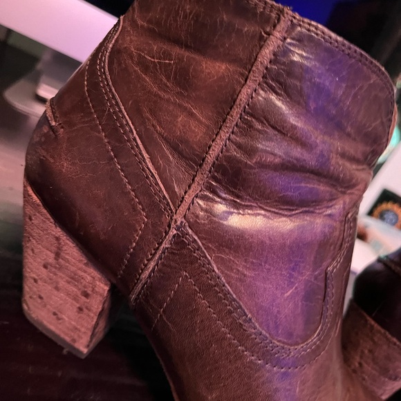 Frye distressed leather ankle boots - Picture 3 of 14